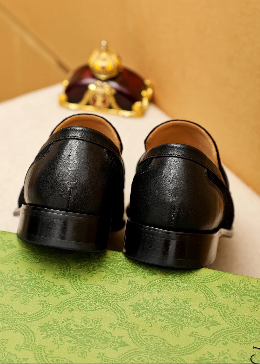 Men's shoes 💰460 💐 Product trademark: GUCCI "Gucci" casual leather shoes Regular size: 38-44 (45.46.47🉑️Customized) Product materials: Selected imported first-layer frosted calfskin embossed upper + classic hardware buckle, imported cowhide leather lining. Strong three-dimensional visual effect, combined outsole Color: 1⃣️color optional